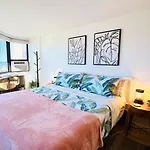 Oceanview Freshly Renovated Free Parking Wifi