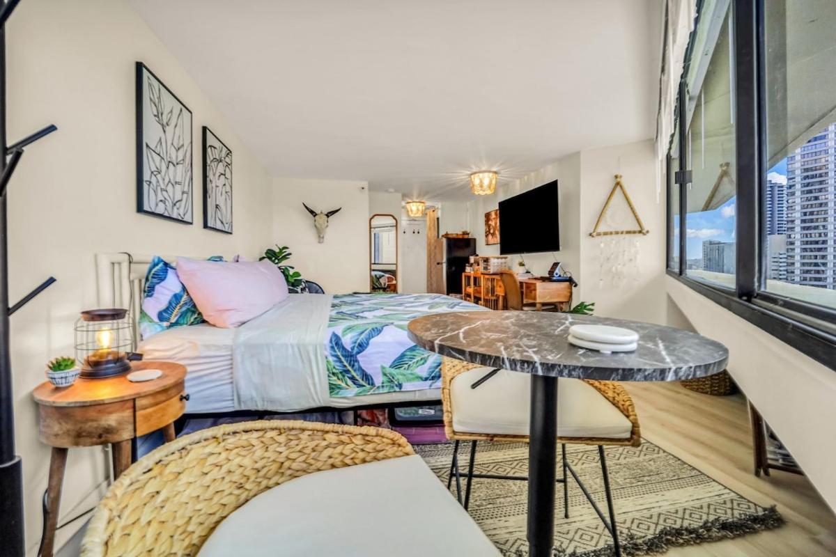 Oceanview Freshly Renovated Free Parking Wifi * Honolulu