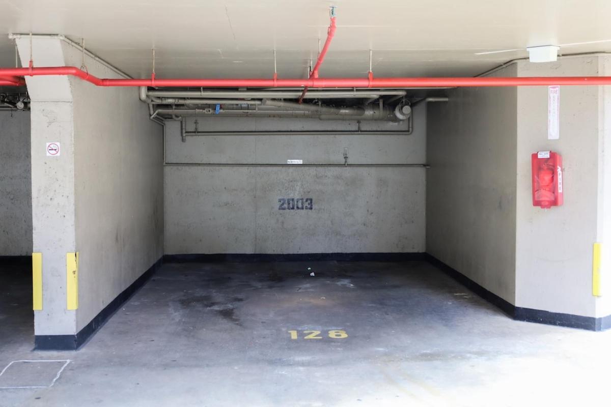 Oceanview Freshly Renovated Free Parking Wifi Apartment *