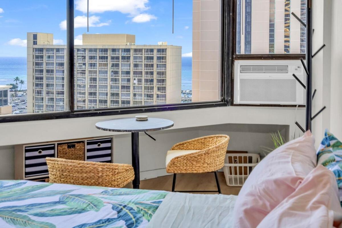 Oceanview Freshly Renovated Free Parking Wifi