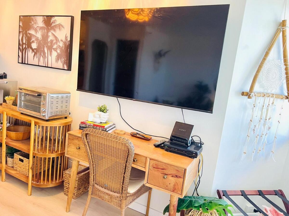 Oceanview Freshly Renovated Free Parking Wifi Apartment
