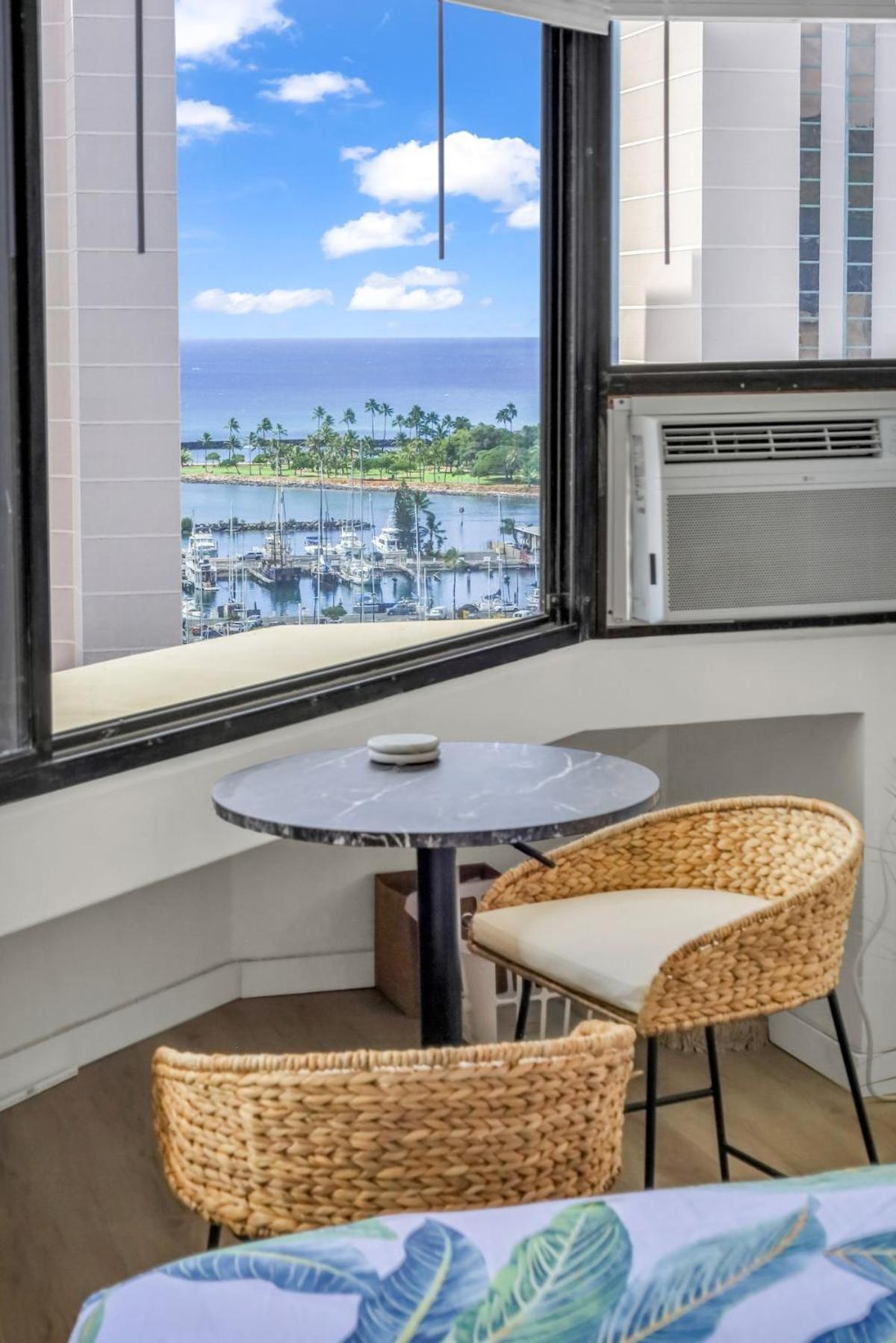 Oceanview Freshly Renovated Free Parking Wifi * Honolulu